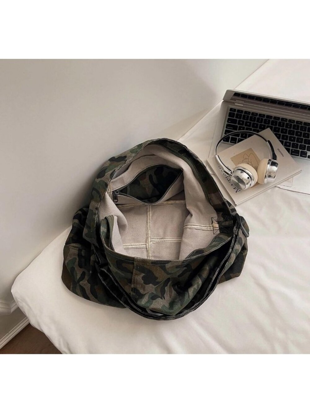 Stylish Camo Crossbody Bag for Women & Men, Large Canvas Hobo Tote, Vintage - Picture 3 of 9